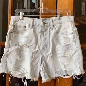 Light wash boyfriend jean shorts